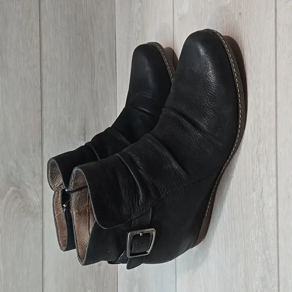 Dansko Women Lia Ankle Nubuck Leather Wedge Heels Boots shoes sz 40/9.5-10
