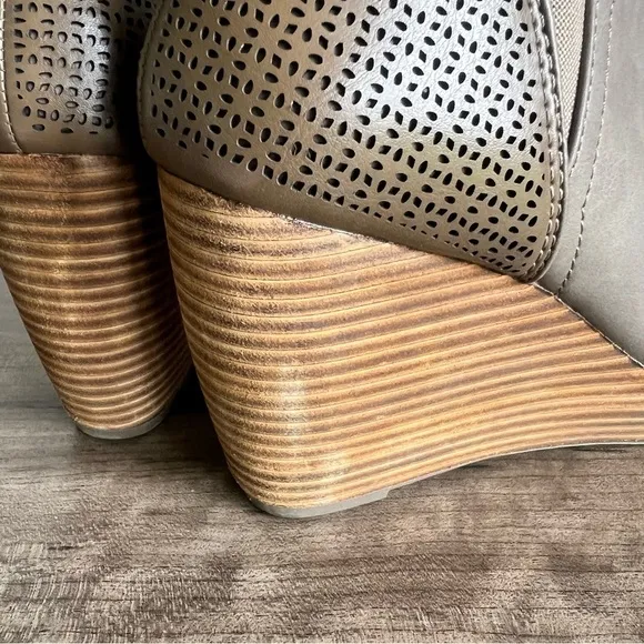Dr Scholl's Harlow Taupe Women's Wedge Boot Size 10 Wide SKU#24637