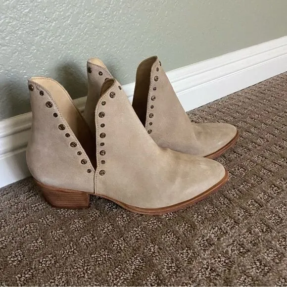 Free People Studded Charm Double V Ankle Boots in Tan SIZE 38 Nwt