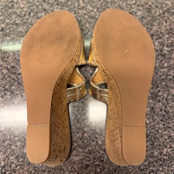 “JACK ROGERS” Sloane Mid Wedge Sandals