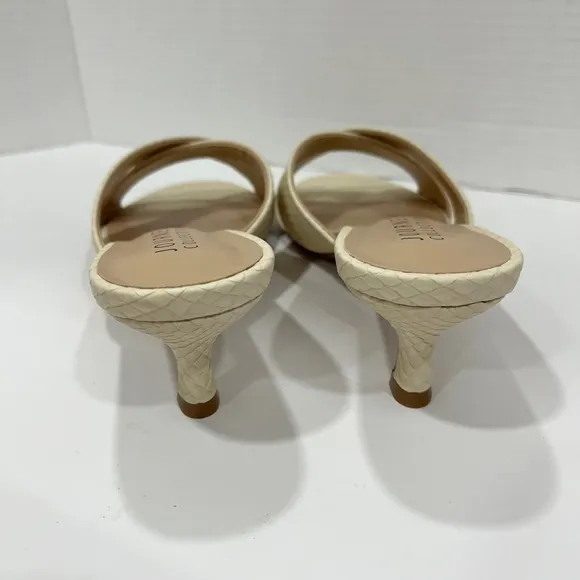 Journee Collection Womens Berkly Kitten‎ Heel Pumps. Size 7.5. Color: Bone