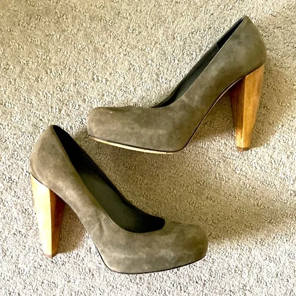 Loeffler Randall taupe suede Esther platform pumps, size 7.