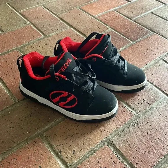 NWOT Heely’s‎ Skate Shoes 4