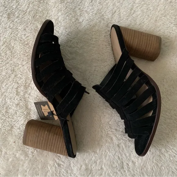 NWT Crevo Hazelle Block Heel Sandals sz 9