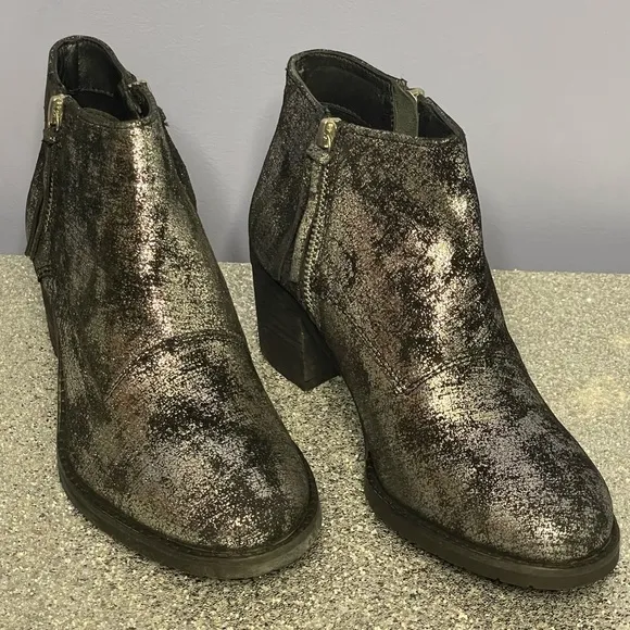 Sbicca NIB (Pewter) Gray and Black Booties Size 7