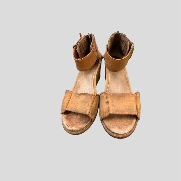 sorel size 6 tan Joanie II leather  wedge sandal ankle strap