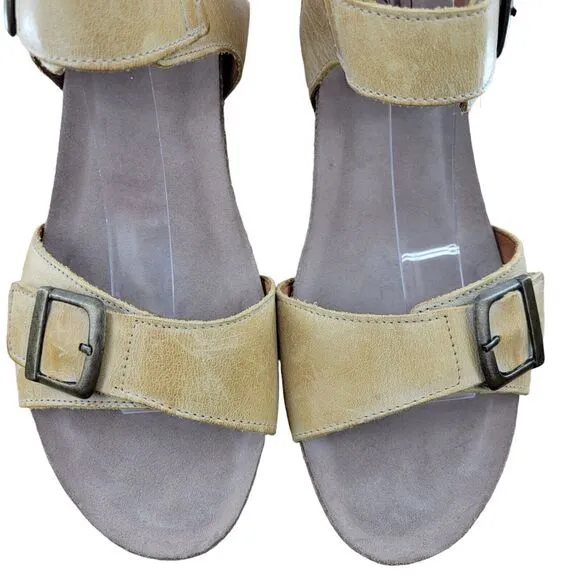 Taos Buckle Up Leather Wedge Heel Sandals Beige Light Yellow 40 9-9.5