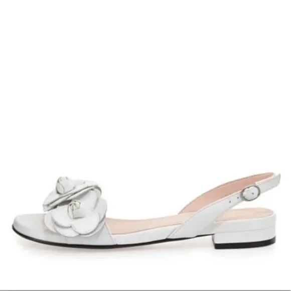 Taryn Rose White Ida Flower Slingback Sandals. Size 6