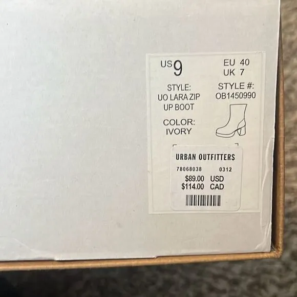 Urban Outfitters Women's Lara Zip-Up Block Heel Ivory Ankle Boots Size 9 NWT