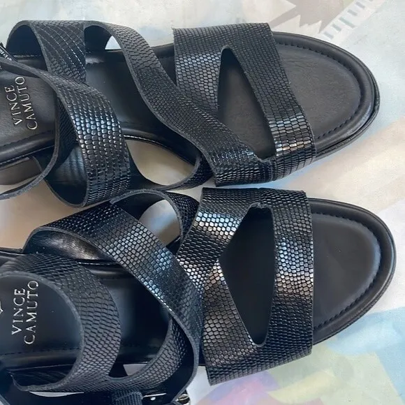 VINCE CAMUTO Black Deverey Stacked Heel Leather Sandals Size 7M /37.5 New
